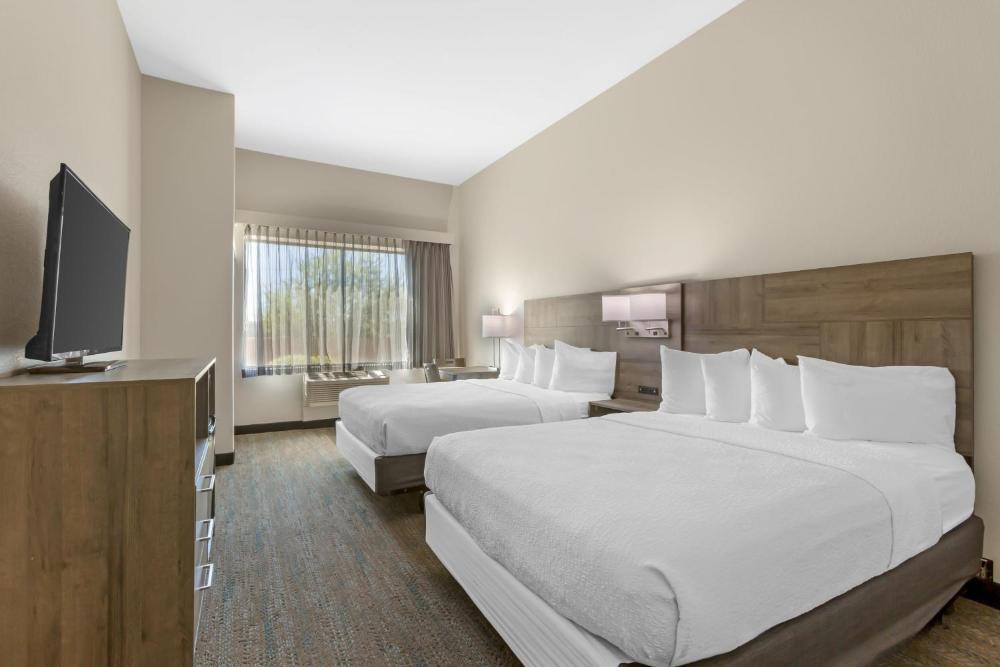 Queen Room with Two Queen Beds and Mobility Accessible Bathtub interior