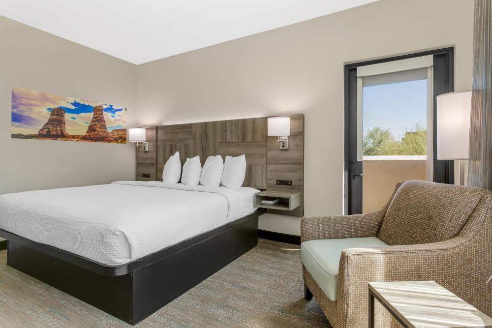 King Room with Patio - Non-Smoking interior